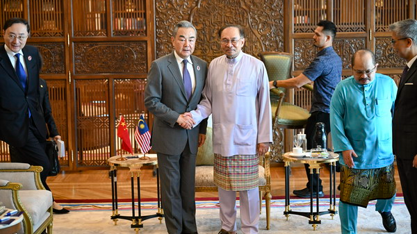 Anwar Ibrahim rencontre Wang Yi alors que les relations Malaisie-Chine atteignent de nouveaux sommets Anwar_Ibrahim_rencontre_Wang_Yi_alors_que_les_relations_Malaisie_Chine_atteignent_de_nouveaux_sommets