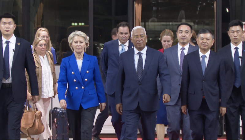 Von der Leyen et Costa arrivent à Pékin pour le 25e sommet Chine-UE Von der Leyen et Costa arrivent à Pékin pour le 25e sommet Chine-UE video poster