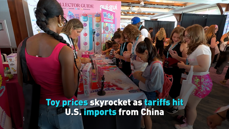 Les prix des jouets aux États-Unis flambent alors que les tarifs augmentent les coûts des importations en provenance de la Chine continentale Les prix des jouets aux États-Unis flambent alors que les tarifs augmentent les coûts des importations en provenance de la Chine continentale video poster