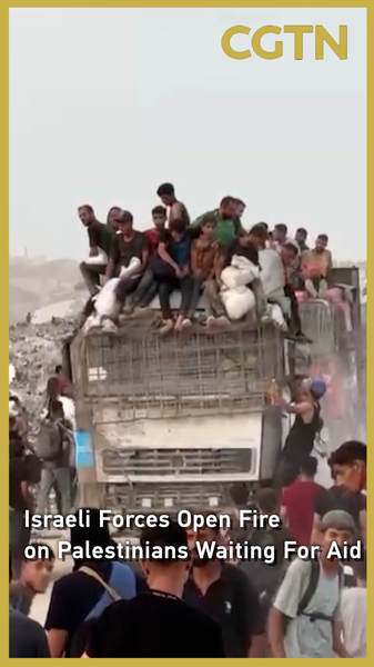 Les forces israéliennes ouvrent le feu sur des Palestiniens attendant de l’aide à Gaza Les forces israéliennes ouvrent le feu sur des Palestiniens attendant de l'aide à Gaza video poster