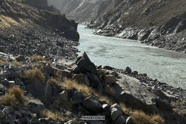Canyon de Yarlung Zangbo : Plongez dans la plus profonde faille terrestre Canyon_de_Yarlung_Zangbo___Plongez_dans_la_plus_profonde_faille_terrestre