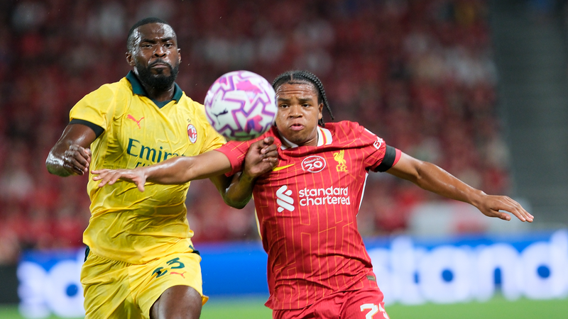 Le Milan AC bat Liverpool 4-2 lors d’un match amical à Hong Kong RAS Le Milan AC bat Liverpool 4-2 lors d'un match amical à Hong Kong RAS