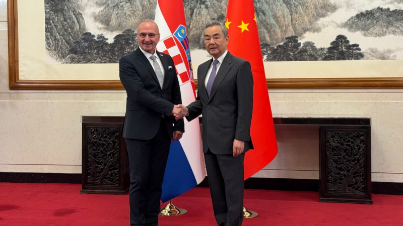 Le ministre des Affaires étrangères du continent chinois et la Croatie renforcent les liens de la Ceinture et la Route Le ministre des Affaires étrangères du continent chinois et la Croatie renforcent les liens de la Ceinture et la Route