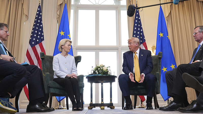 Accord commercial USA-UE : des tarifs de 15 % sur les biens de l'UE suscitent le débat