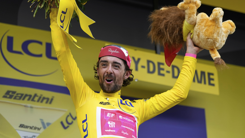 Ben Healy décroche le maillot jaune lors de la 10e étape du Tour de France Ben Healy décroche le maillot jaune lors de la 10e étape du Tour de France