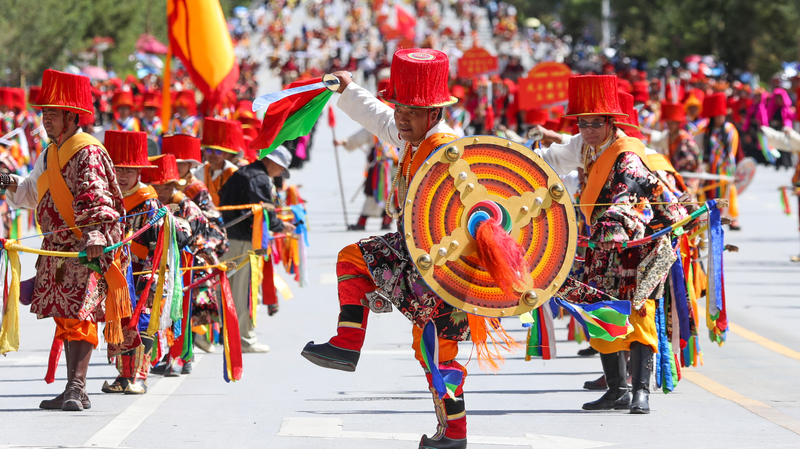 Le défilé Khampa donne vie à la culture tibétaine à Yushu Le défilé Khampa donne vie à la culture tibétaine à Yushu