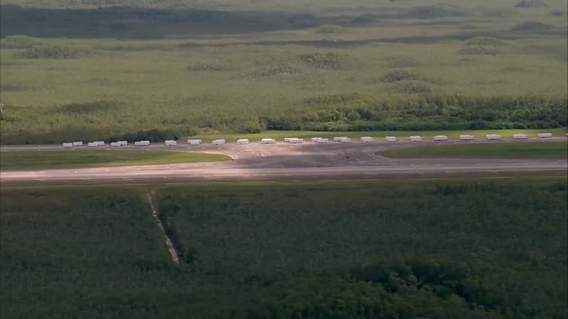 « Alcatraz des alligators » en Floride : les habitants protestent contre un nouveau centre de détention pour migrants « Alcatraz des alligators » en Floride : les habitants protestent contre un nouveau centre de détention pour migrants video poster