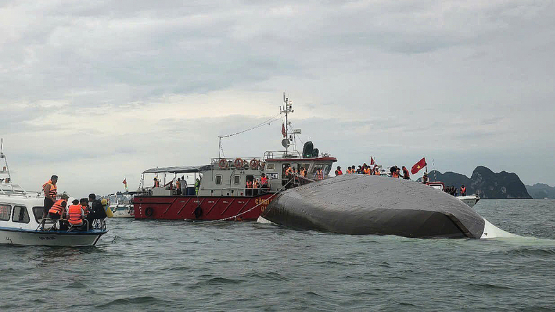 Une tempête soudaine renverse un bateau touristique dans la baie d’Ha Long au Vietnam, 37 morts Une tempête soudaine renverse un bateau touristique dans la baie d'Ha Long au Vietnam, 37 morts