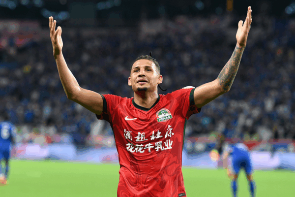 Henan FC devance Shanghai Shenhua 8-7 aux tirs au but pour atteindre les demi-finales de la FA Cup Henan_FC_devance_Shanghai_Shenhua_8_7_aux_tirs_au_but_pour_atteindre_les_demi_finales_de_la_FA_Cup
