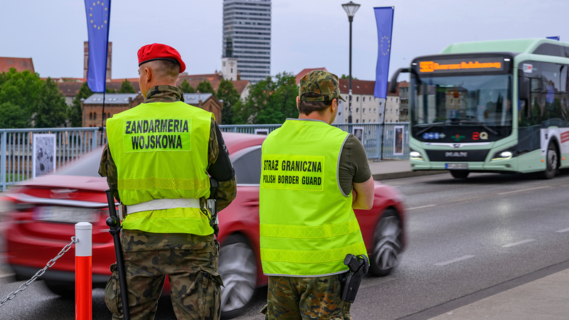 La Pologne et l’UE réimposent des contrôles aux frontières face aux craintes croissantes de migration La Pologne et l'UE réimposent des contrôles aux frontières face aux craintes croissantes de migration
