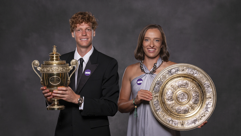 Swiatek & Sinner célèbrent avec une danse de la victoire au dîner de Wimbledon Swiatek & Sinner célèbrent avec une danse de la victoire au dîner de Wimbledon