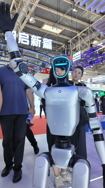 Les robots prennent le contrôle à l’Expo de la chaîne d’approvisionnement en Chine 2025 Les robots prennent le contrôle à l'Expo de la chaîne d'approvisionnement en Chine 2025 video poster