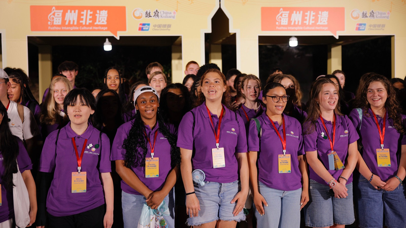 Flash Mob à Fuzhou : Les Chœurs de Jeunes Chine-États-Unis s’Unissent pour la Paix Flash Mob à Fuzhou : Les Chœurs de Jeunes Chine-États-Unis s'Unissent pour la Paix video poster