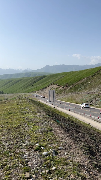 Quatre saisons en une journée sur l’autoroute Duku du Xinjiang Quatre saisons en une journée sur l'autoroute Duku du Xinjiang video poster
