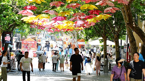 L’essor des voyages en famille stimule le tourisme estival en Chine continentale L_essor_des_voyages_en_famille_stimule_le_tourisme_estival_en_Chine_continentale