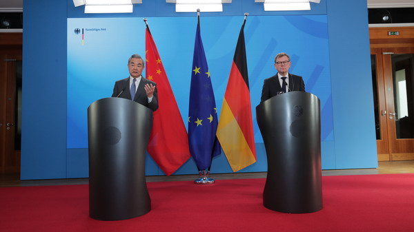 La Chine rassure l’Europe sur les terres rares, les pourparlers de paix et les relations de cinquante ans avec l’UE La_Chine_rassure_l_Europe_sur_les_terres_rares__les_pourparlers_de_paix_et_les_relations_de_cinquante_ans_avec_l_UE