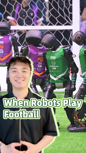 Quand les Robots Jouent au Football : À l’Intérieur de la RoboLeague de Pékin 2025 Quand les Robots Jouent au Football : À l'Intérieur de la RoboLeague de Pékin 2025 video poster