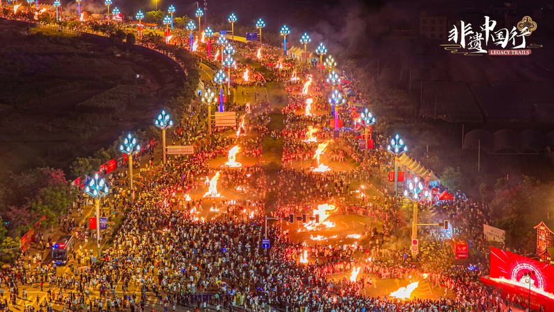 Le Festival de la Torche enflamme la culture Yi à Liangshan