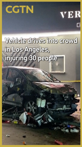 Une voiture fonce dans une foule à Los Angeles, blesse 30 personnes Une voiture fonce dans une foule à Los Angeles, blesse 30 personnes video poster