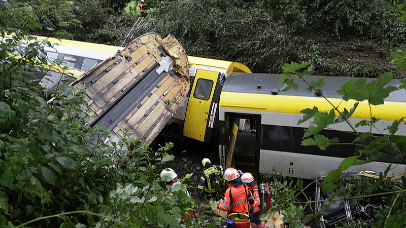 Déraillement de train fatal en Allemagne fait trois morts Déraillement de train fatal en Allemagne fait trois morts