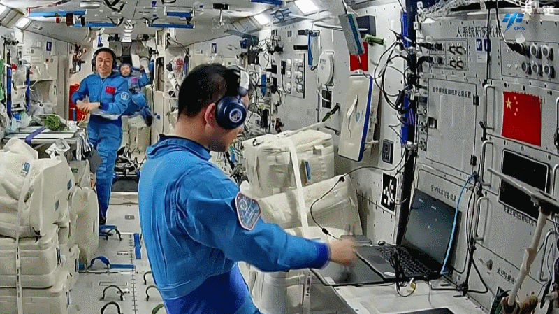 À bord de Shenzhou-20 : Une semaine de science en orbite À bord de Shenzhou-20 : Une semaine de science en orbite