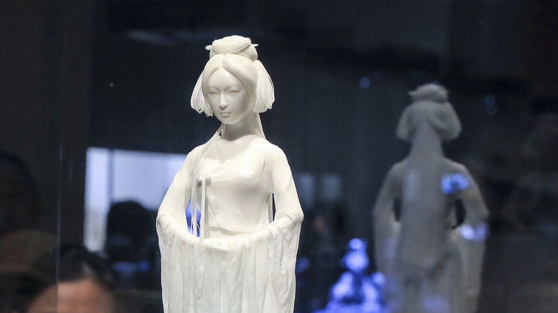 La porcelaine blanche de Dehua éblouit à l’exposition ‘Blanc de Chine’ de Shanghai La porcelaine blanche de Dehua éblouit à l'exposition 'Blanc de Chine' de Shanghai