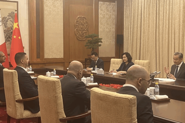 Les ministres chinois et maltais renforcent les liens à Pékin Les ministres chinois et maltais renforcent les liens à Pékin