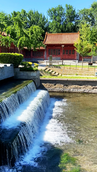 Découvrez le parc des ruines des murs de la ville Yuan Dadu à Pékin : Un ruban vert à travers l'histoire video poster