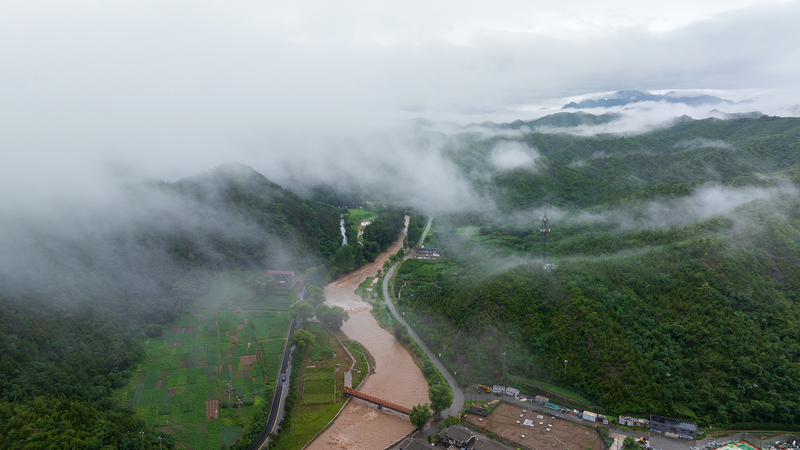 Pékin émet des alertes de tempête de pluie et d’inondation en raison de fortes averses Pékin émet des alertes de tempête de pluie et d'inondation en raison de fortes averses