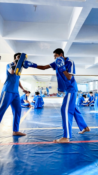 Un étudiant sri-lankais poursuit son rêve de kung-fu sur le continent chinois Un étudiant sri-lankais poursuit son rêve de kung-fu sur le continent chinois video poster