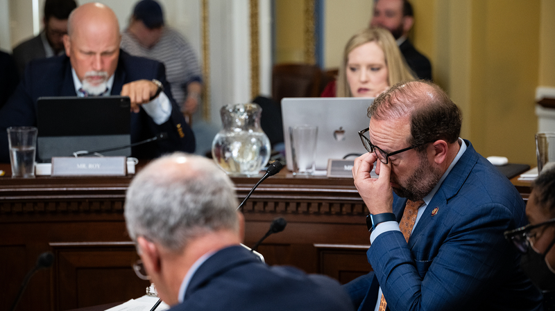 Le Sénat adopte le ‘grand et beau’ projet de loi de Trump 51-50 Le Sénat adopte le 'grand et beau' projet de loi de Trump 51-50
