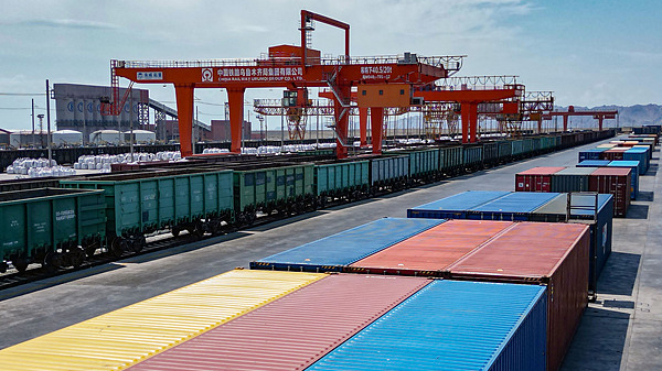 Les hubs ferroviaires du Xinjiang dépassent 10 000 trajets de trains de fret Chine-Europe Les hubs ferroviaires du Xinjiang dépassent 10 000 trajets de trains de fret Chine-Europe