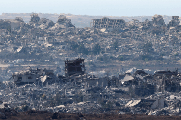 Israël examine la proposition de cessez-le-feu de Hamas tandis que les frappes sur Gaza s’intensifient Israël examine la proposition de cessez-le-feu de Hamas tandis que les frappes sur Gaza s'intensifient