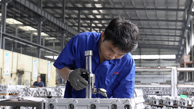 Les Travailleurs Derrière la Puissance de Fabrication de la Chine Les Travailleurs Derrière la Puissance de Fabrication de la Chine