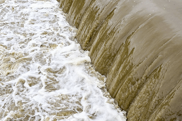 La rivière Luanhe enregistre la première crue de 2025 après de fortes pluies La rivière Luanhe enregistre la première crue de 2025 après de fortes pluies