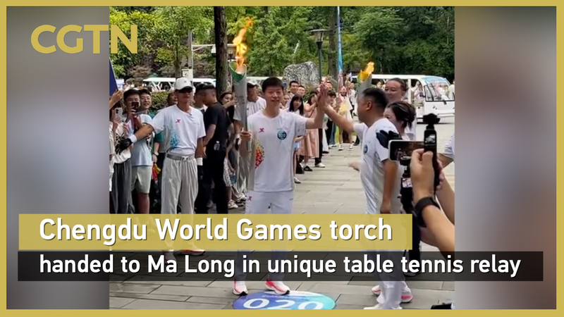 Le relais de la torche de tennis de table à Chengdu s’illumine pour Ma Long Le relais de la torche de tennis de table à Chengdu s'illumine pour Ma Long video poster