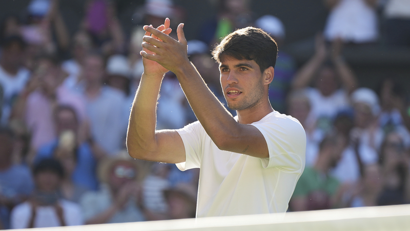 Alcaraz survit à un marathon épique en cinq sets à Wimbledon Alcaraz survit à un marathon épique en cinq sets à Wimbledon