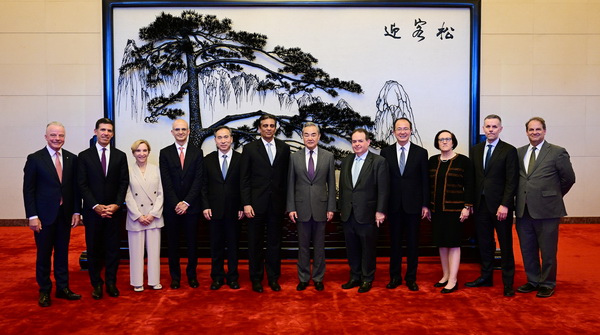 Wang Yi appelle à davantage de canaux de dialogue entre la Chine continentale et les États-Unis Wang Yi appelle à davantage de canaux de dialogue entre la Chine continentale et les États-Unis