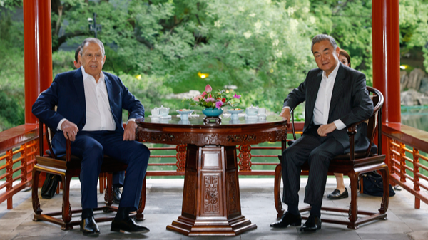 Wang Yi et Lavrov promettent des liens Chine-Russie plus profonds face aux mutations mondiales Wang_Yi_et_Lavrov_promettent_des_liens_Chine_Russie_plus_profonds_face_aux_mutations_mondiales