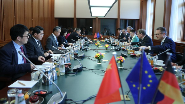 La Chine et l’Allemagne renforcent leurs liens diplomatiques et de sécurité La Chine et l'Allemagne renforcent leurs liens diplomatiques et de sécurité