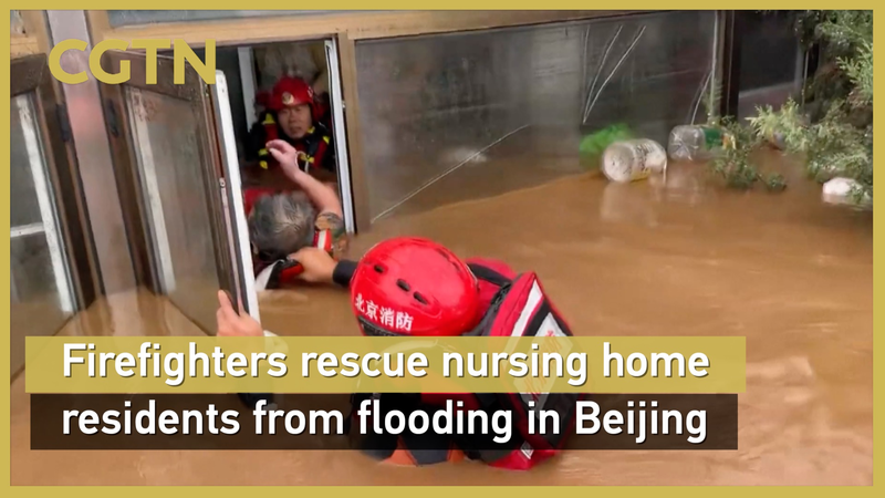 Inondation éclair à Pékin : les pompiers évacuent 48 personnes d'une maison de retraite en sécurité video poster