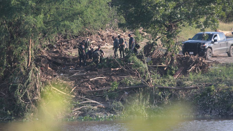 Le bilan des inondations au Texas dépasse 100 morts alors que la lutte contre les eaux montantes se poursuit Le bilan des inondations au Texas dépasse 100 morts alors que la lutte contre les eaux montantes se poursuit