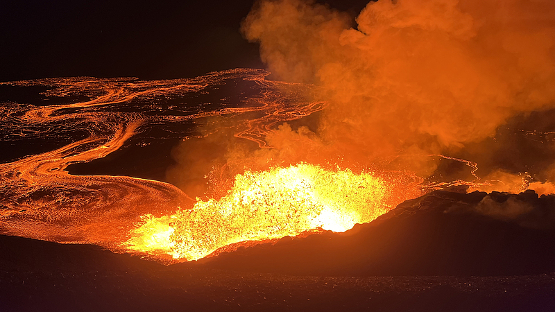 Le mont Kilauea entre en éruption à nouveau : la lave s’élève à 30 m à Hawaï Le mont Kilauea entre en éruption à nouveau : la lave s'élève à 30 m à Hawaï video poster