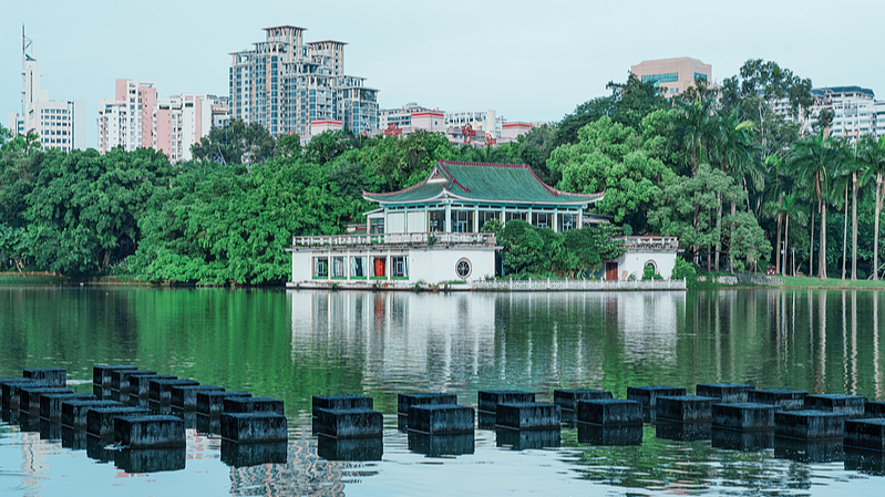 Découvrez le parc du peuple de Nanning : une oasis verte à Guangxi Découvrez le parc du peuple de Nanning : une oasis verte à Guangxi video poster