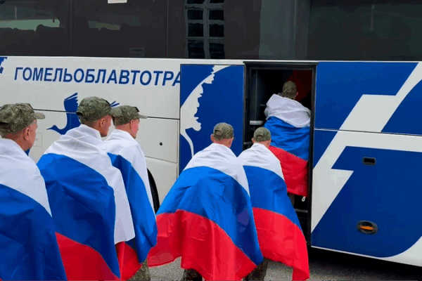 La Russie et l’Ukraine échangent 146 prisonniers chacune dans un échange médiatisé par les Émirats arabes unis La Russie et l'Ukraine échangent 146 prisonniers chacune dans un échange médiatisé par les Émirats arabes unis