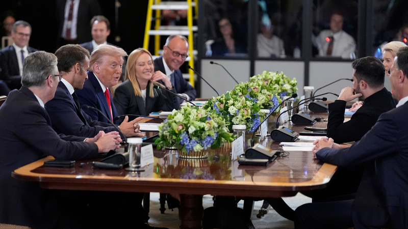 Trump, Zelenskyy et les dirigeants européens préparent la paix en Ukraine lors de discussions à la Maison Blanche Trump, Zelenskyy et les dirigeants européens préparent la paix en Ukraine lors de discussions à la Maison Blanche