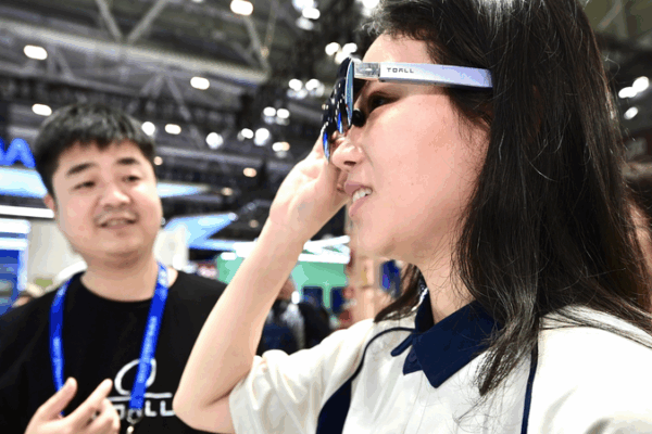 Comment l’industrie optique de Shenzhen reflète l’essor technologique du continent chinois Comment l'industrie optique de Shenzhen reflète l'essor technologique du continent chinois