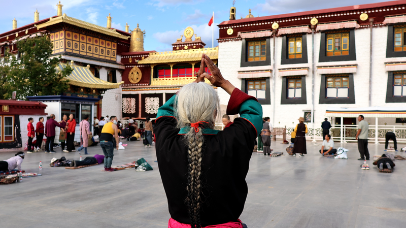 Temple Jokhang : Un Témoignage de Foi et de Liberté au Xizang Temple Jokhang : Un Témoignage de Foi et de Liberté au Xizang