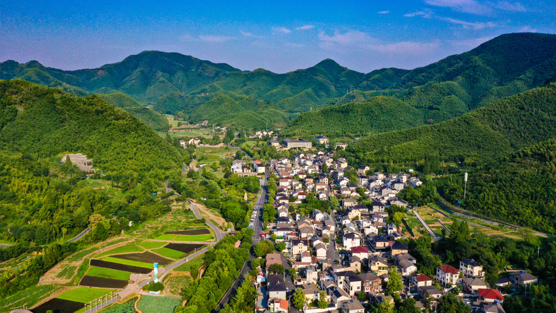 Le concept ‘Eaux Claires, Montagnes Verdoyantes’ de Xi à 20 ans : un appel mondial à la croissance verte Le concept 'Eaux Claires, Montagnes Verdoyantes' de Xi à 20 ans : un appel mondial à la croissance verte