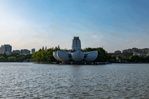 Découvrez le lac Donghu : l’ancien port des neuf dragons du Zhejiang Découvrez le lac Donghu : l'ancien port des neuf dragons du Zhejiang video poster